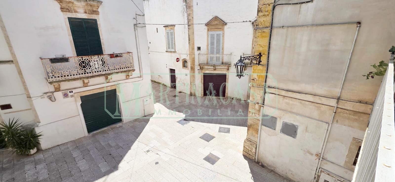 04 Elegancka rezydencja z panoramicznym tarasem w samym sercu Martina Franca